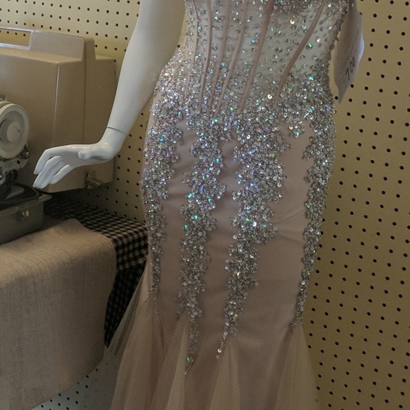 Gorgeous Jovani Pageant/Prom Dress - Picture 3 of 3
